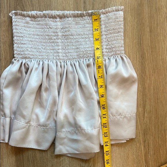 Chic High-Waist Light Grey/Silver Women's Shorts - Picture 7 of 7